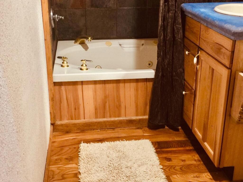A Lovely Cabin House At Way Woods Retreat With Outdoor Hot Tub! - By Sacred Hub Mgmt Foresthill Exteriör bild